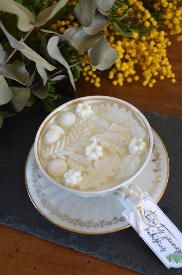 Bougie parfumée dans une tasse chinée : Déjeuner de Hobbit